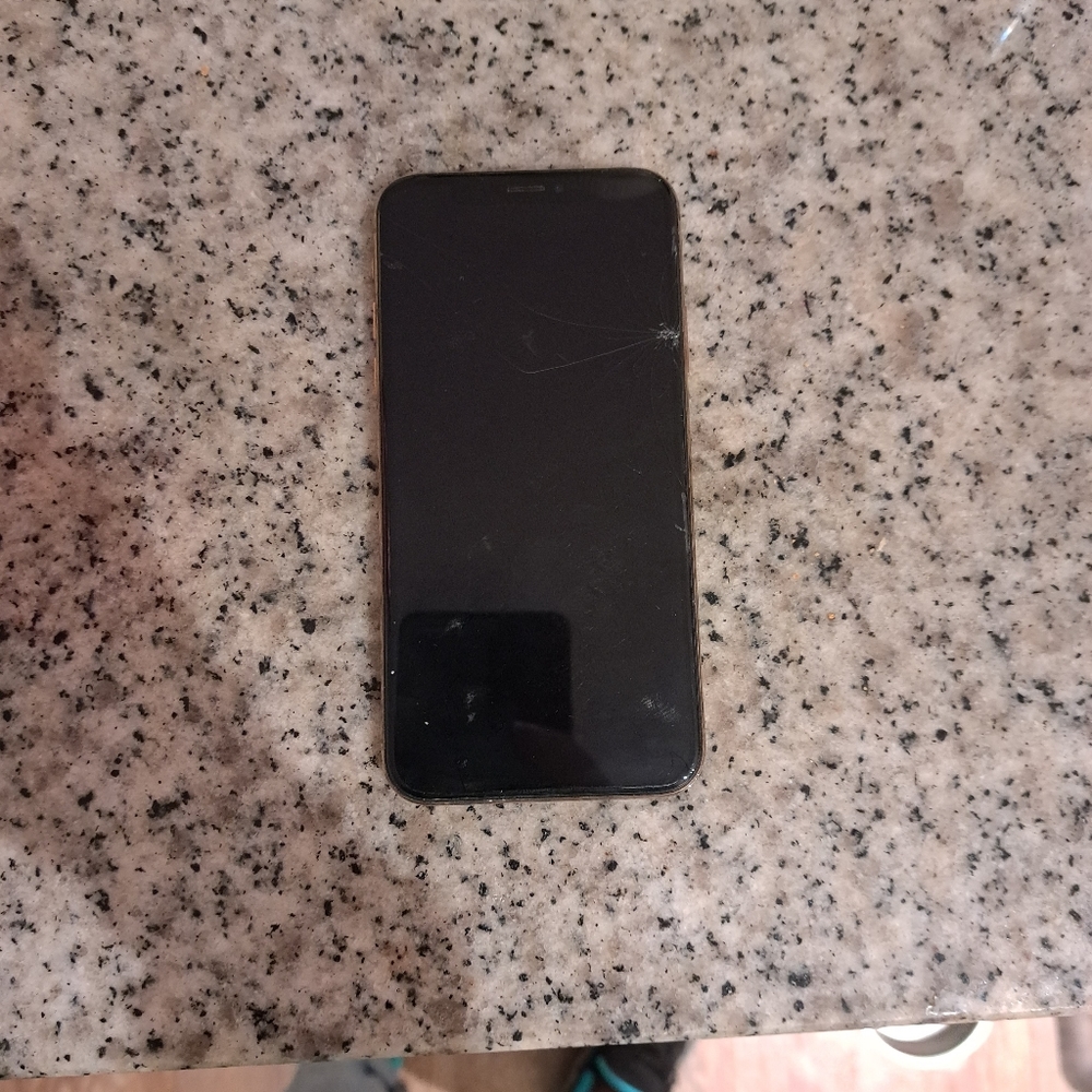 Iphone xs unlocked